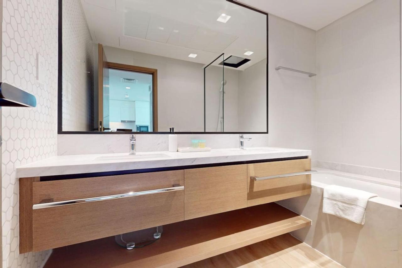Palace Residences - Light One Bedroom